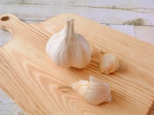 ニンニクでも歯は黄ばむ?!<ホワイトニングの知識>