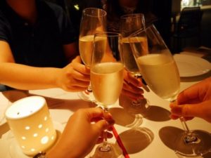 忘年会シーズンはホワイトニングと同時に水素吸引