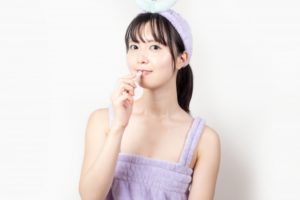 寝ている間のリップクリームは実は危険!正しいくちびるの保湿でぷるぷるくちびるに!